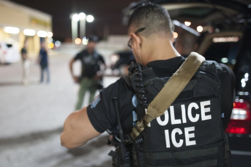 Dos migrantes fallecen por disparos de agentes de ICE durante operativos en Estados Unidos