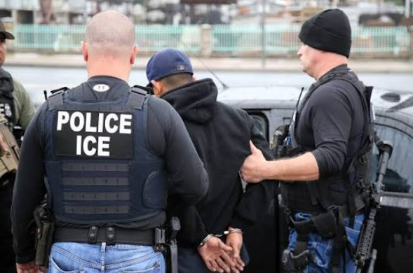ICE suspende detenciones vehiculares tras muertes durante operativos en Texas y Maine