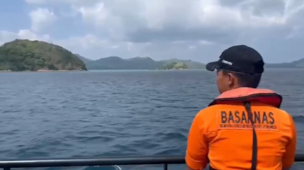 Naufragio en Indonesia deja un muerto y 24 desaparecidos tras hundimiento de embarcación