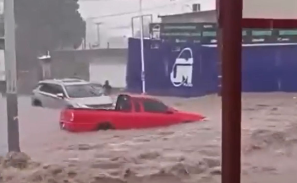 Fuertes lluvias en Chihuahua dejan un fallecido tras ser arrastrado por la corriente
