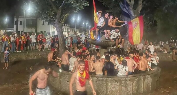 Fuente colapsa durante festejos del Mundial en España; deja un muerto y un herido