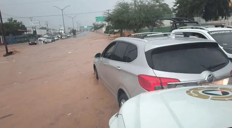Fuertes lluvias provocan inundaciones y una muerte en Sonora; Nogales concentra los mayores daños