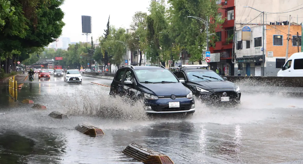 Calles inundadas por lluvias