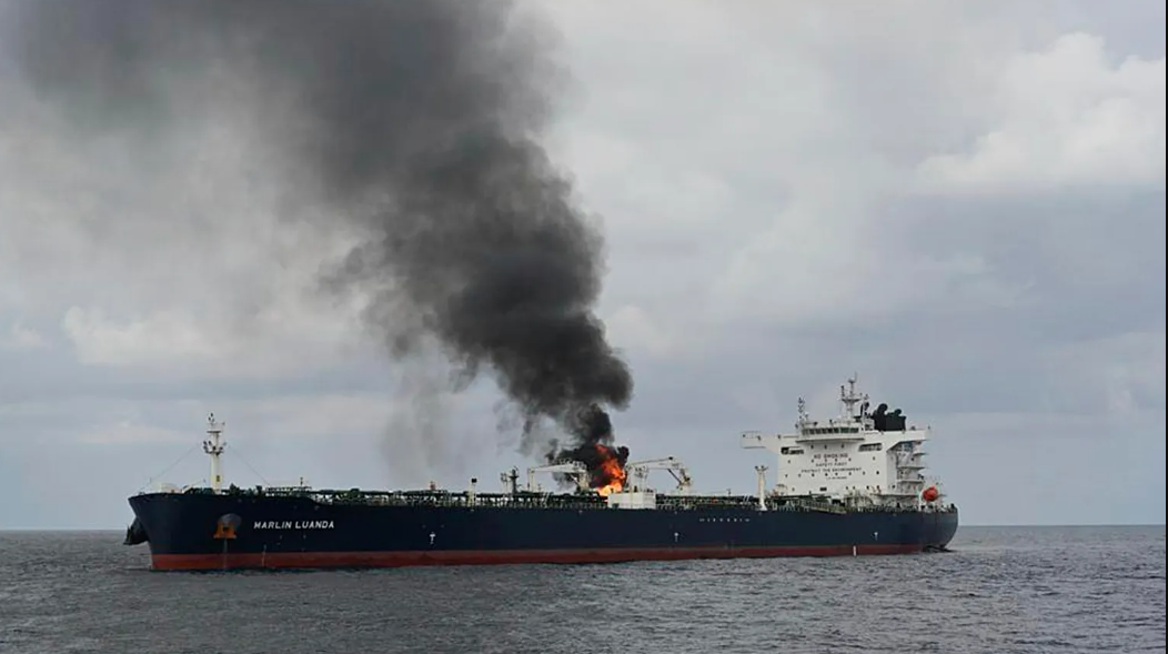 Ataques a petroleros en el mar Rojo elevan la tensión entre Irán y Estados Unidos