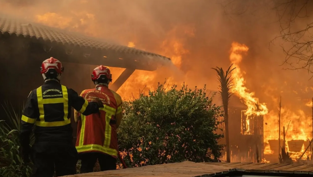 Francia combate el mayor incendio del verano; hay 240 viviendas destruidas