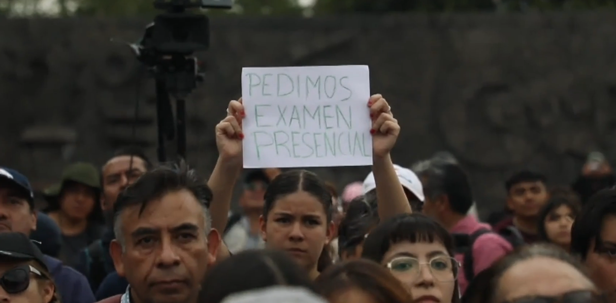 Aspirantes protestan en CU