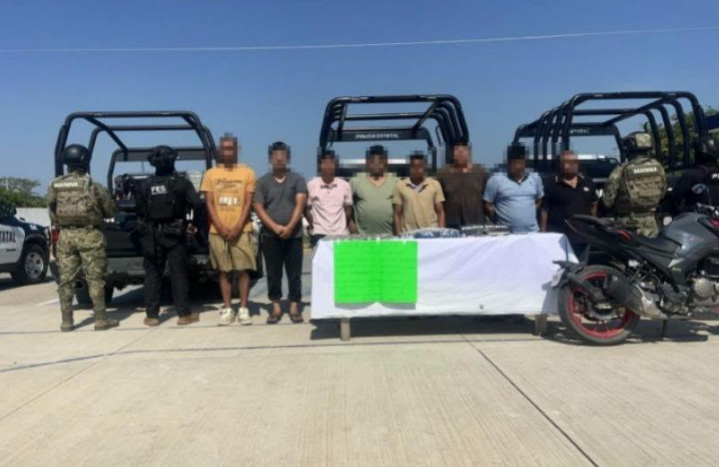 Operativo en Juchitán deja 11 detenidos; aseguran armas, presuntas drogas y equipo