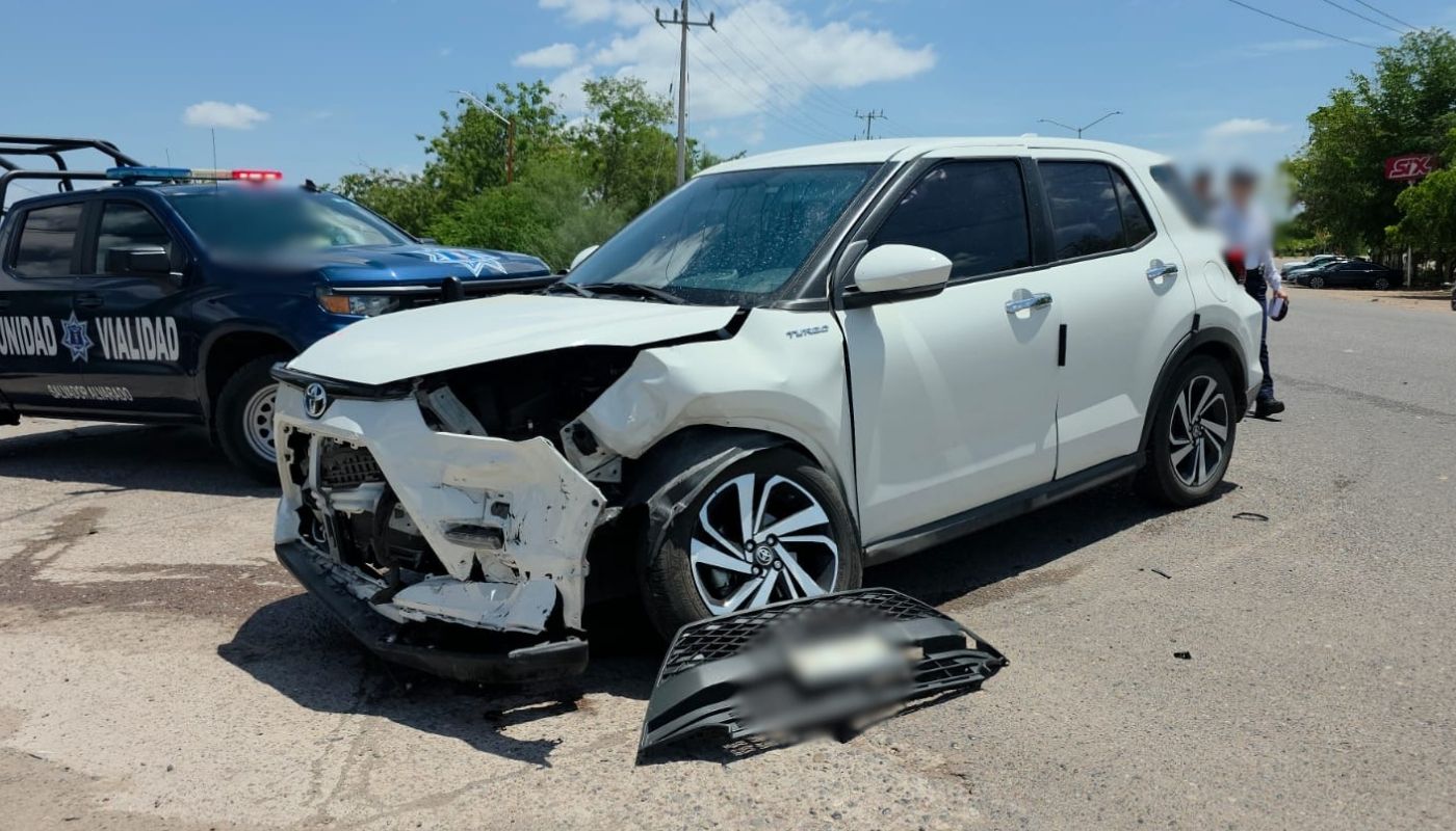Camioneta blanca sin defensa