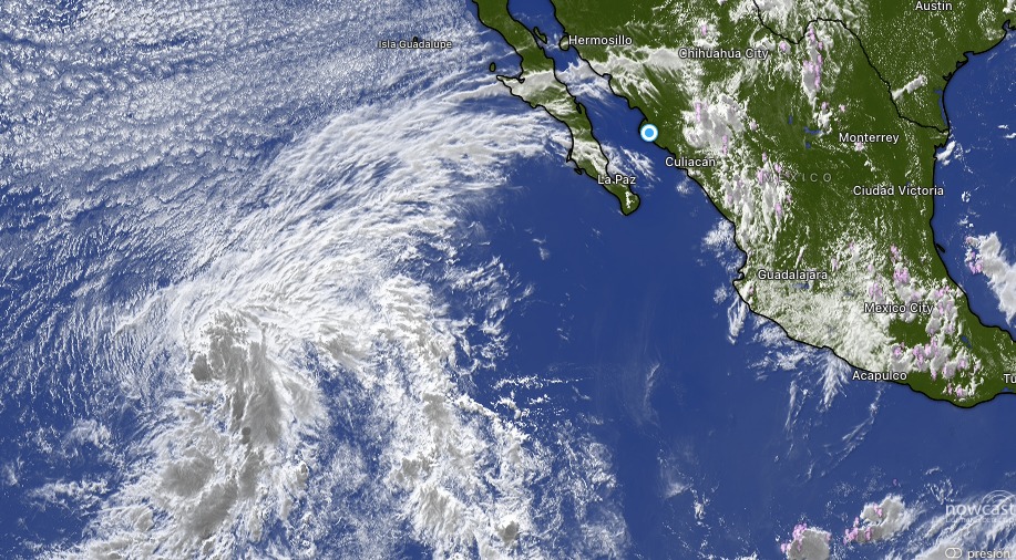 Proyección de la tormenta tropical Douglas en el océano Pacífico