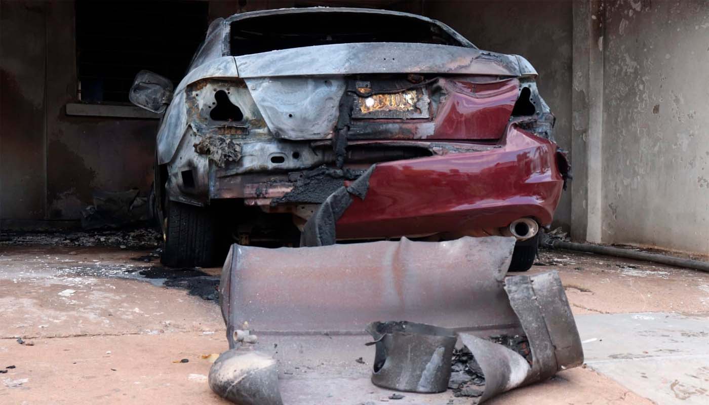 Cilindro de gas destruido y vehículo dañado en Guamúchil