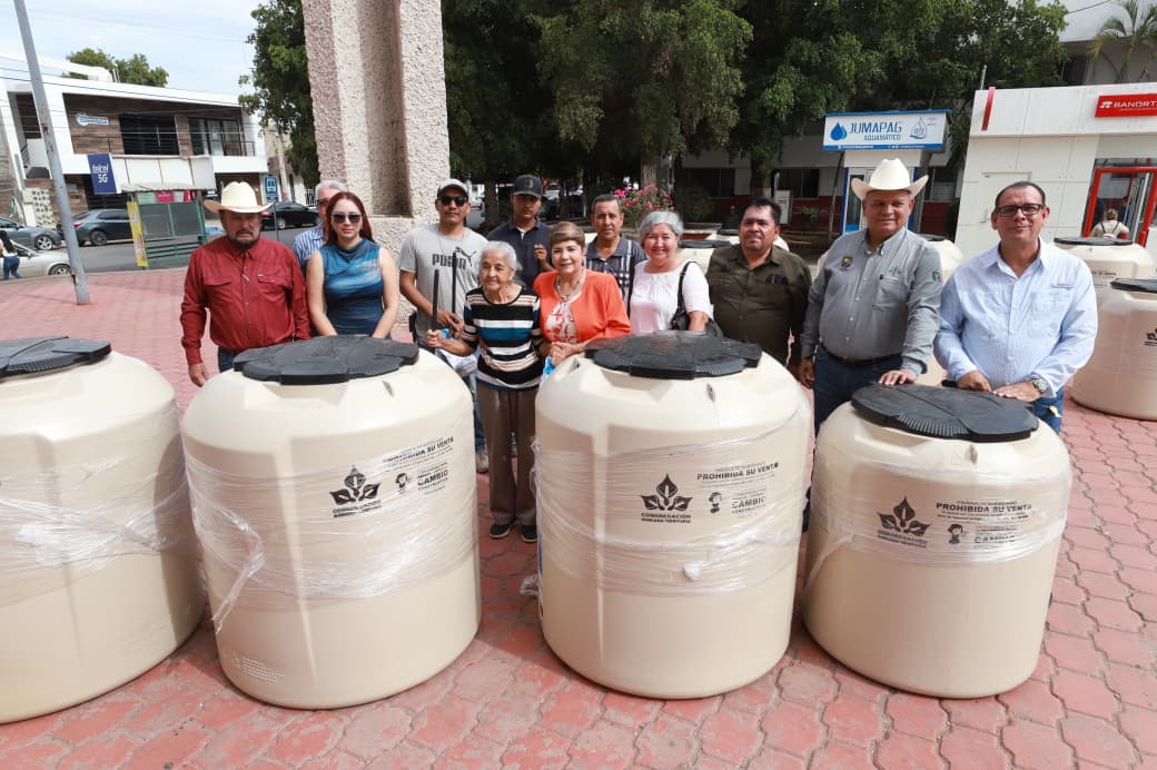 Con tinacos subsidiados, familias de Guasave fortalecen el almacenamiento de agua en sus hogares