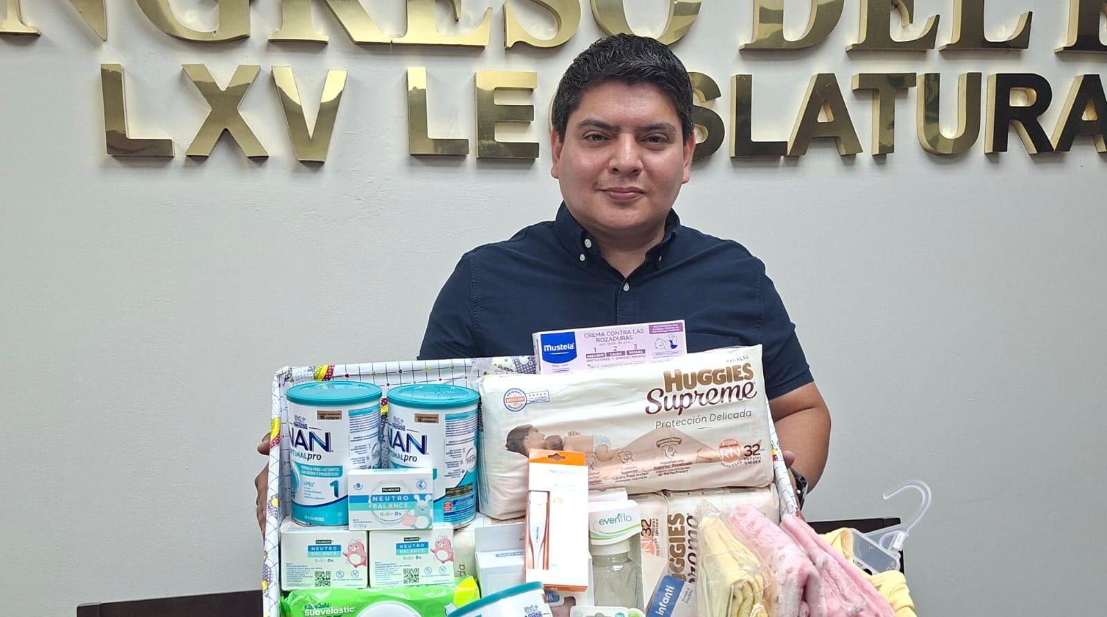 Caja de maternidad con diputado