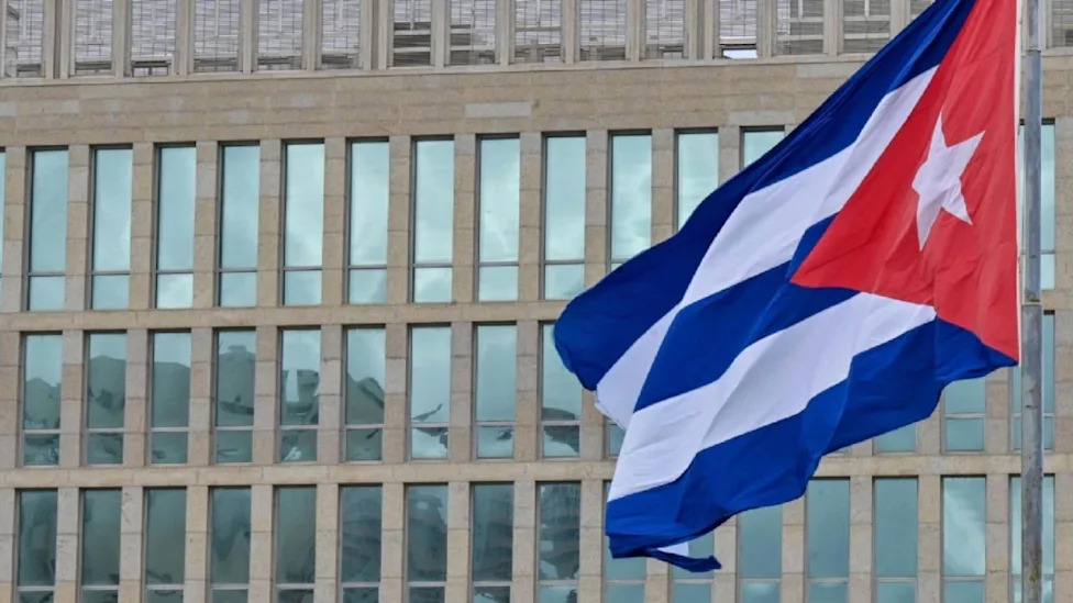 EU envía vuelo de ayuda humanitaria a Cuba, pero mantiene sanciones