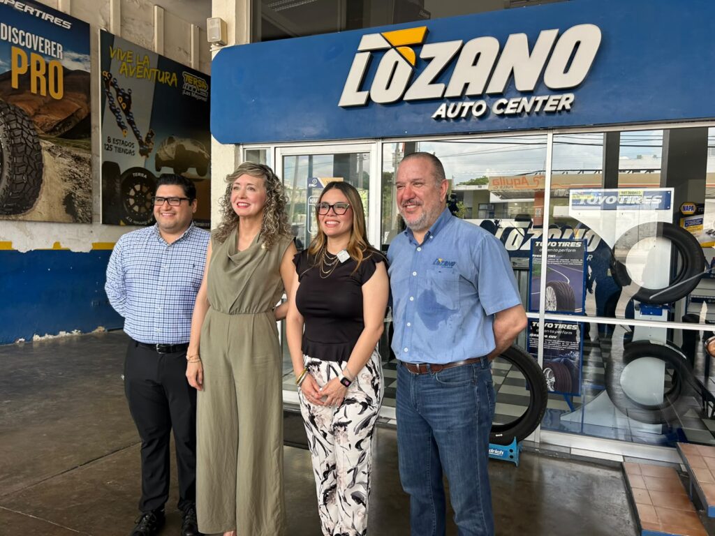 Alcaldesa de Culiacán junto a propietarios de Lozano