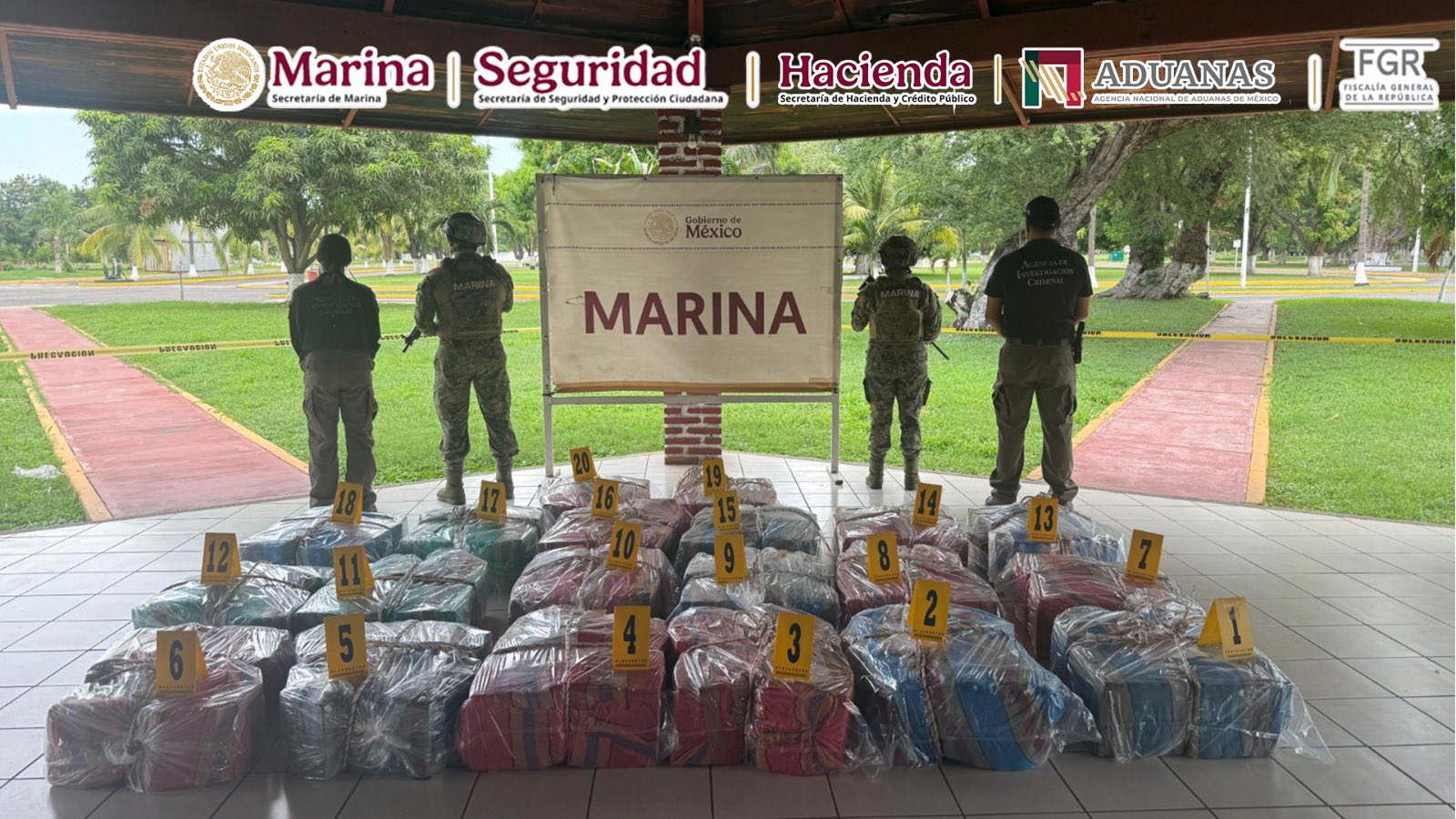 Marina asegura más de una tonelada de cocaína en un buque mercante en Michoacán