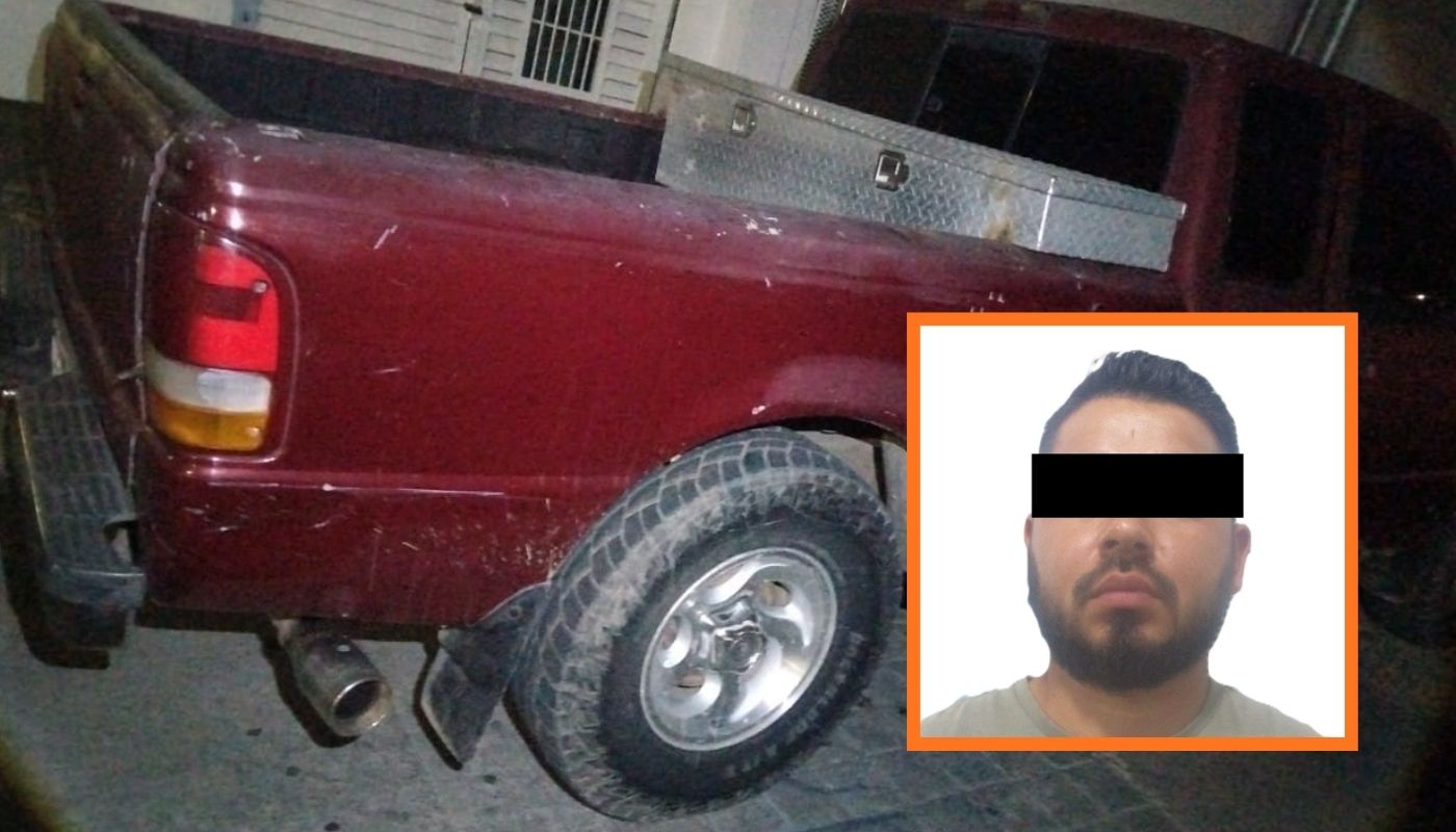Camioneta roja junto a una persona con fondo blanco y una cinta negra en los ojos
