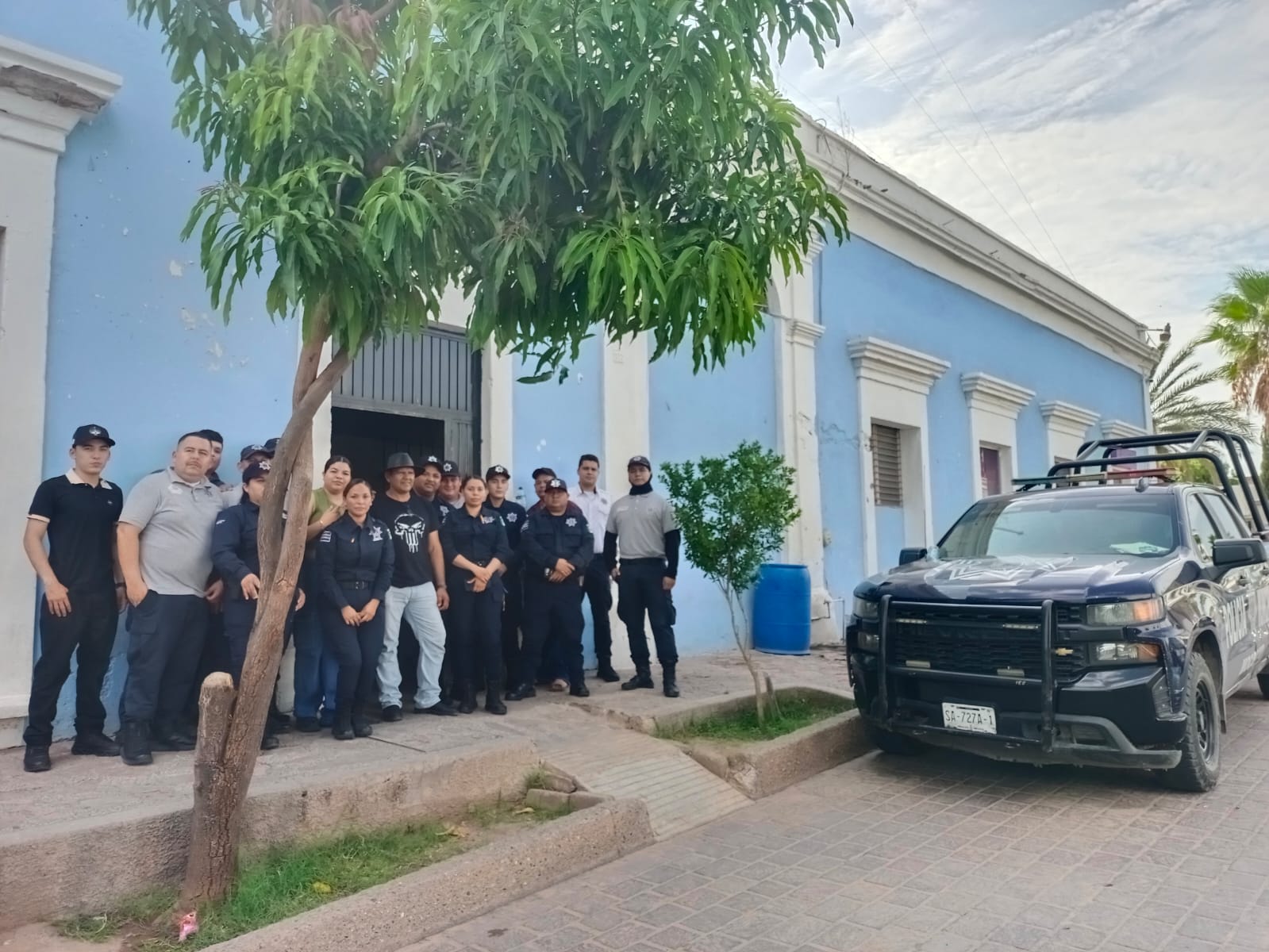 Policías en el Ayuntamiento de Mocorito