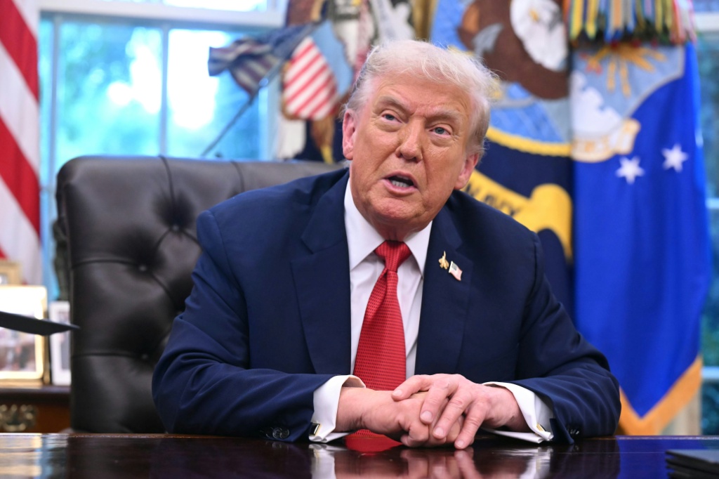 Donald Trump anuncia aranceles de 100 % a medicamentos genéricos importados desde 2028