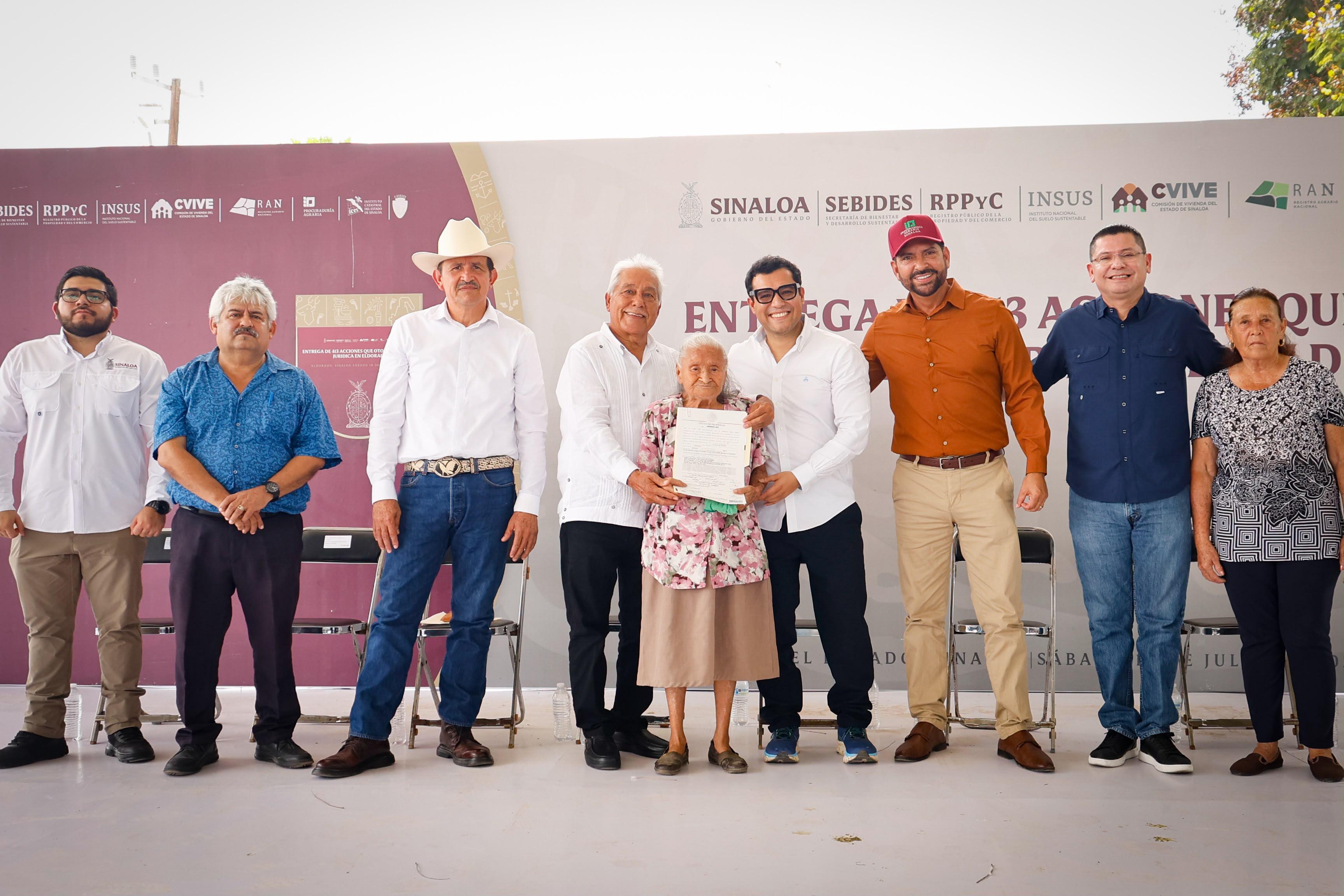 Entrega de títulos de propiedad en Eldorado