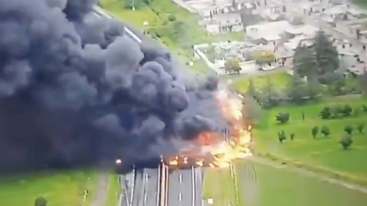 Explota pipa de combustible sobre la carretera México-Veracruz, en Tlaxcala: VIDEO