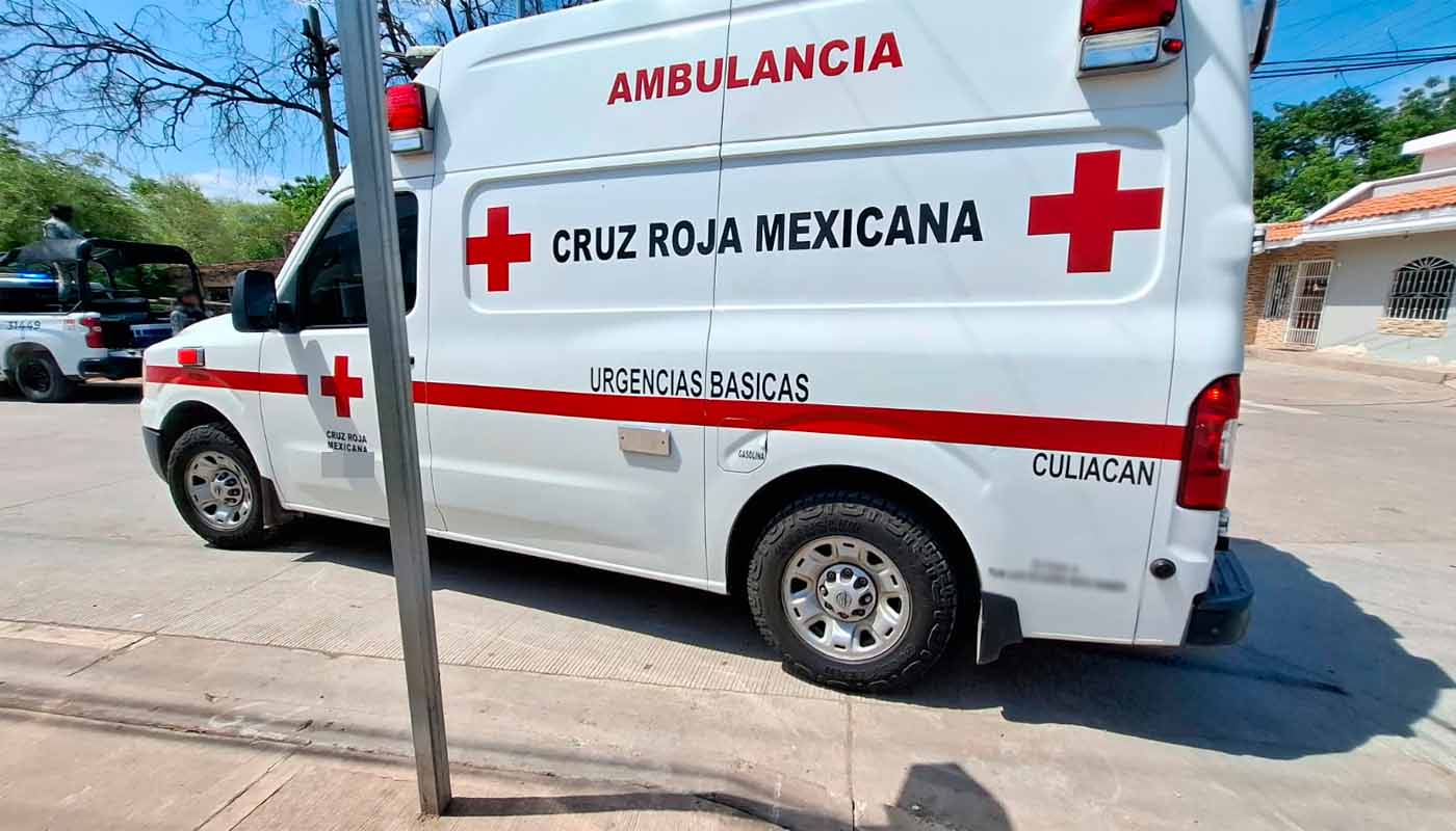 Unidad de la Cruz Roja y elementos de Guardia Nacional en Culiacán