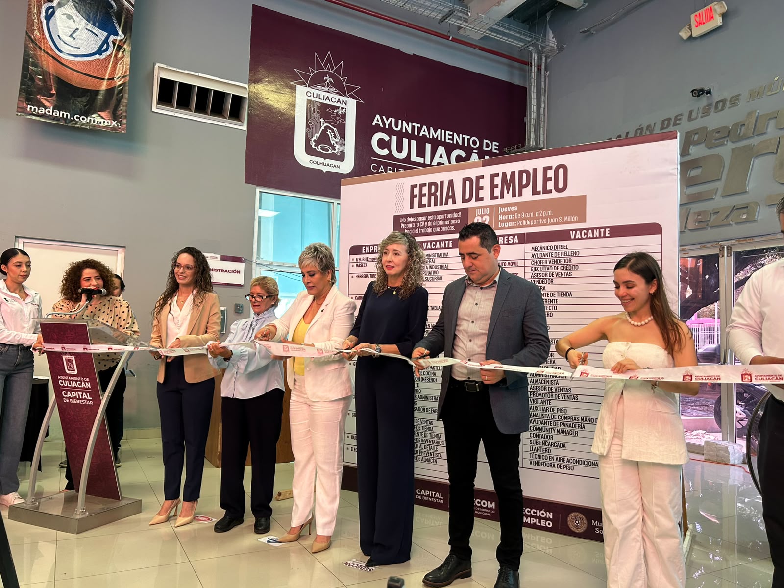 Autoridades en feria del empleo en Culiacán