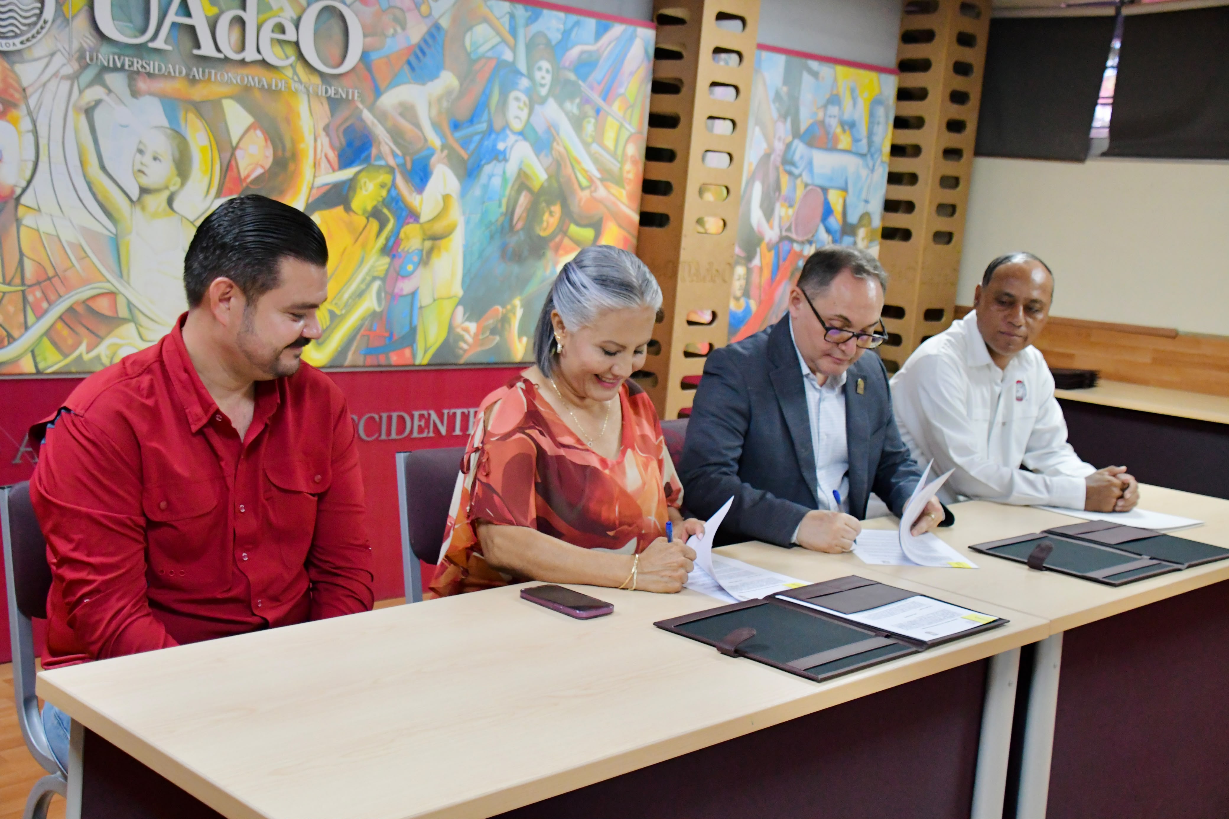 Firma de convenio UAdeO y alcaldesa de Salvador Alvarado