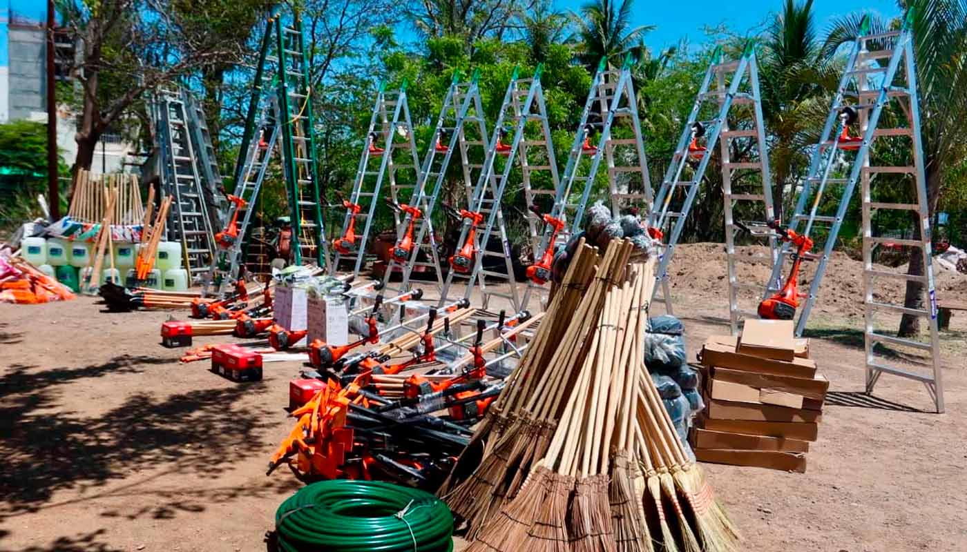 Gobierno de Mazatlán entrega equipo al Departamento de parques y jardines