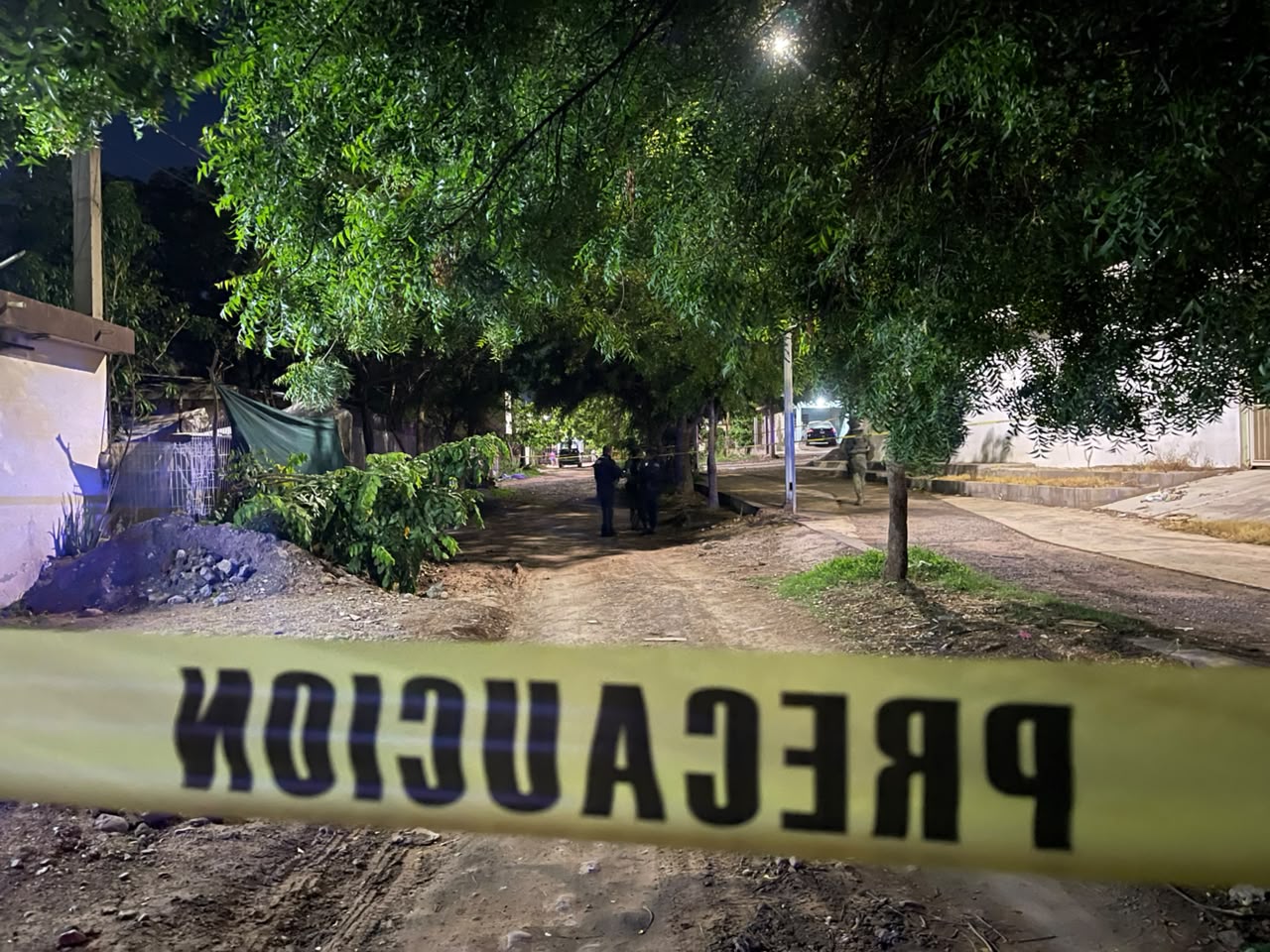 Asesinan a dos jóvenes a balazos afuera de un domicilio
