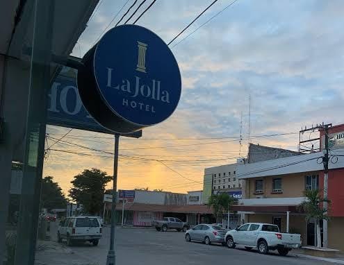 Letrero de hotel en Guasave