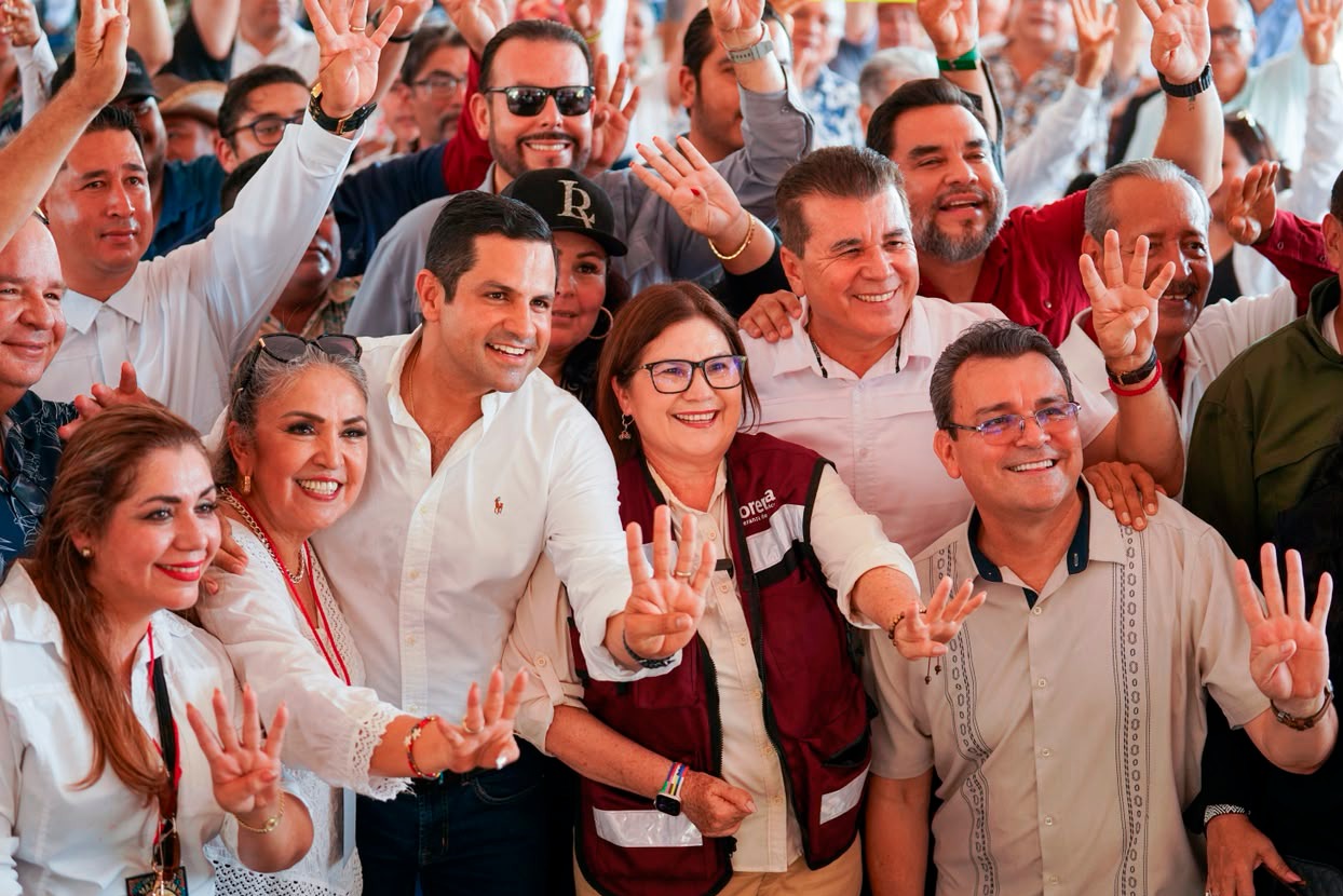Imelda Castro en una asamblea realizada en la Isla de la Piedra, Mazatlán.
