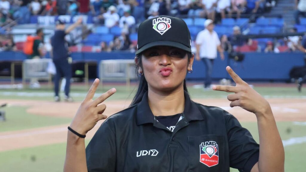 Julissa Iriarte posando para la foto.