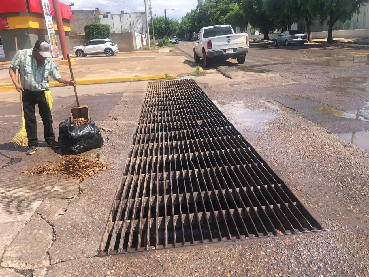 Basura impide el desahogo de rejillas y bocas de tormenta tras las recientes lluvias