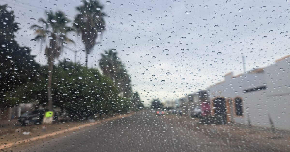 Cristal con gotas de lluvias