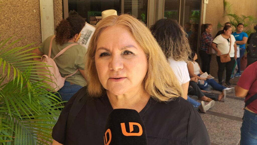 Entrevista con micrófono de Línea Directa