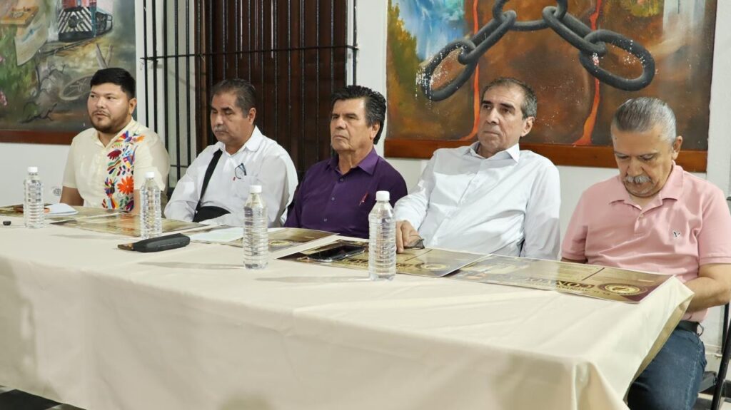personas en una rueda de prensa