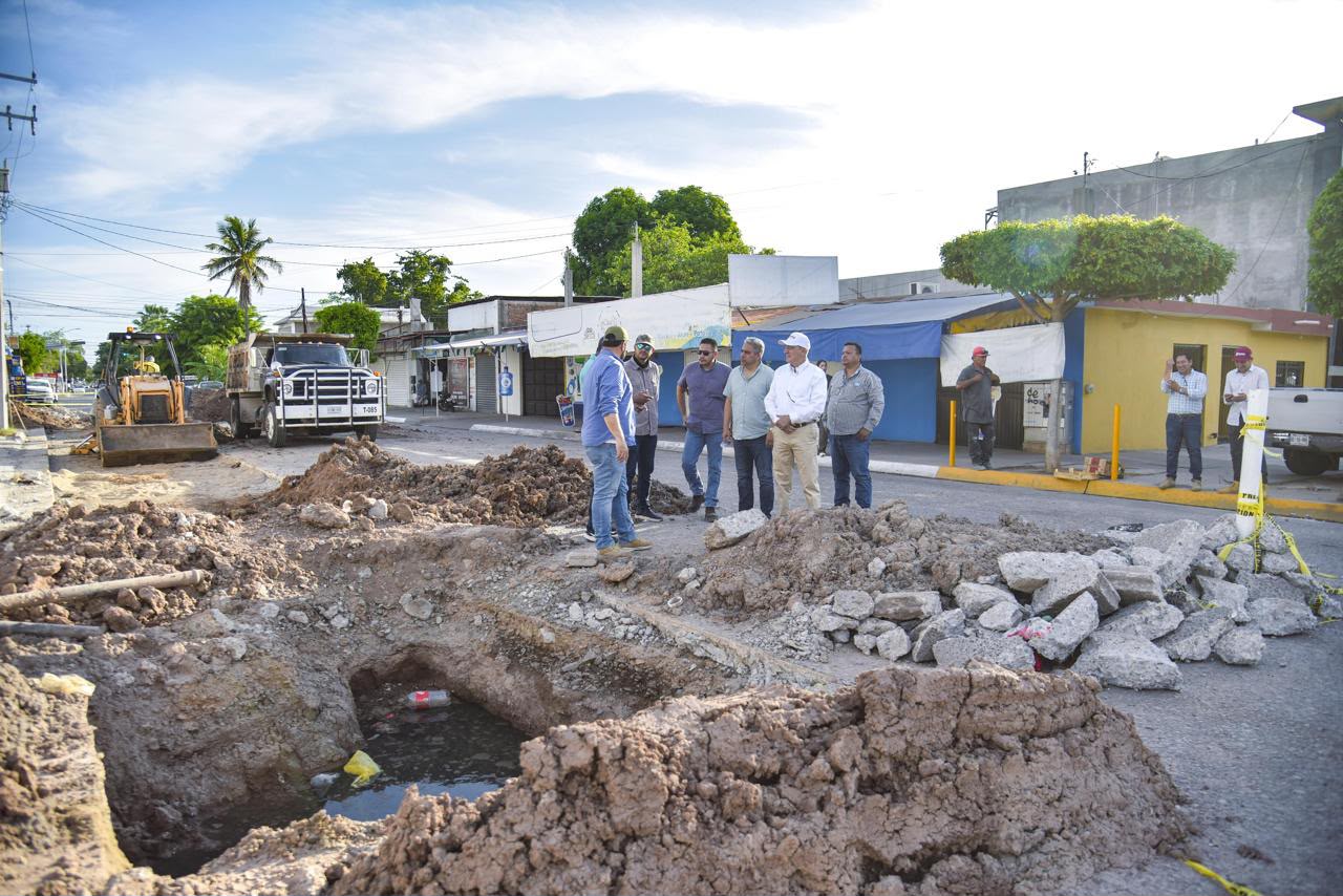 Obra de rehabilitación del drenaje sanitario en Los Mochis