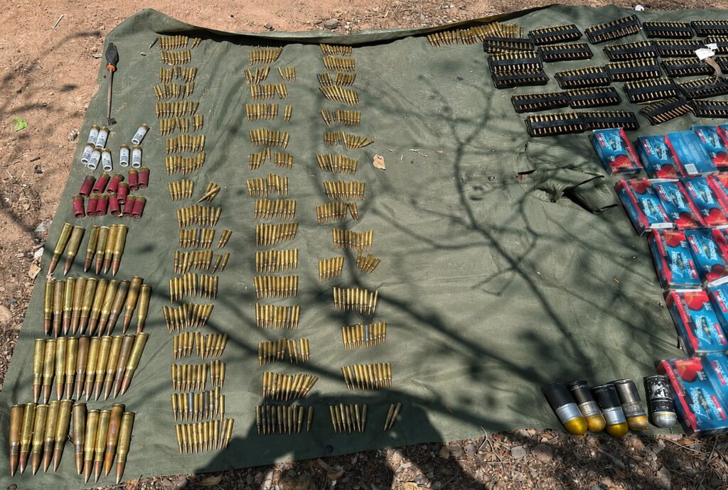 Aseguraron cinco armas largas, cargadores, cartuchos y cinco chalecos tácticos