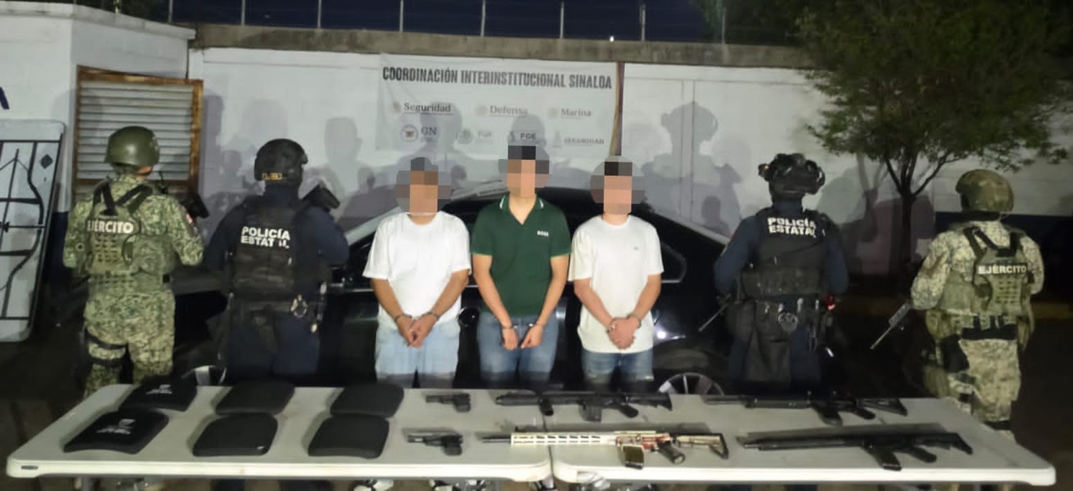 Policías estatales detienen a sujetos armados tras persecución