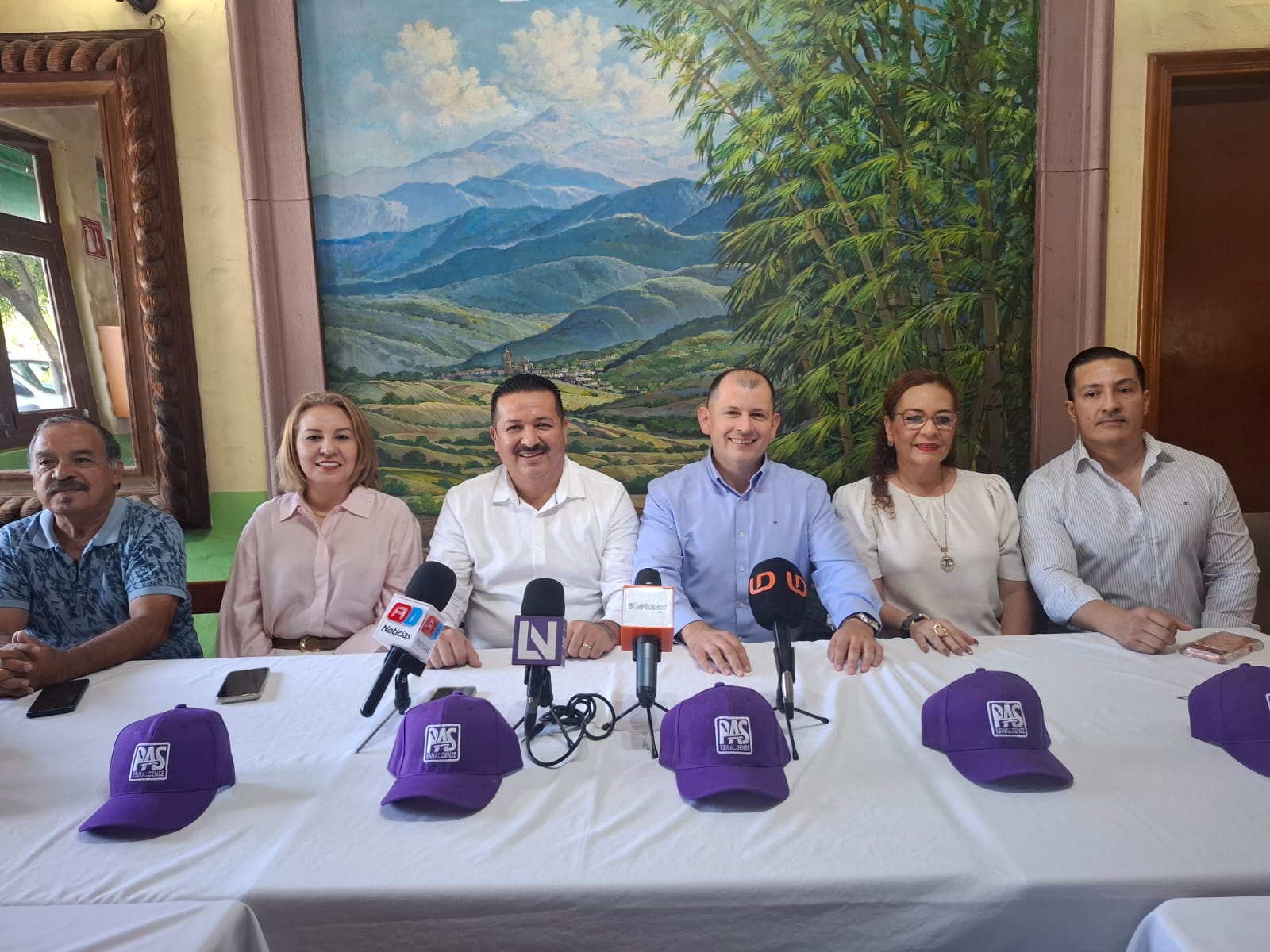 Conferencia de prensa de la dirigencia estatal del Partido Sinaloense (PAS).