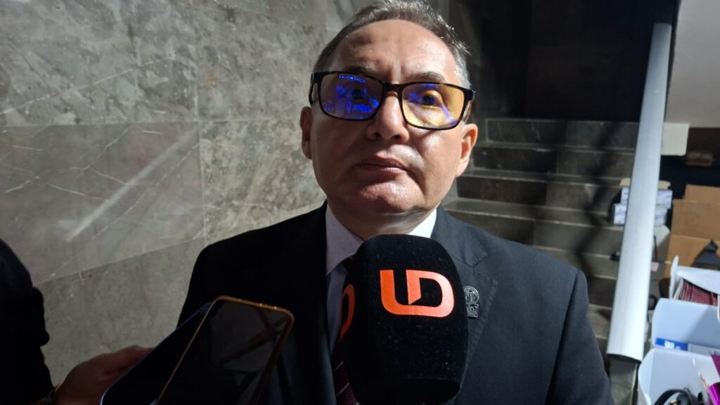 Rector, Pedro Flores Leal