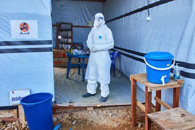 Personal de salud del Congo amenaza con huelga en medio del brote de ébola