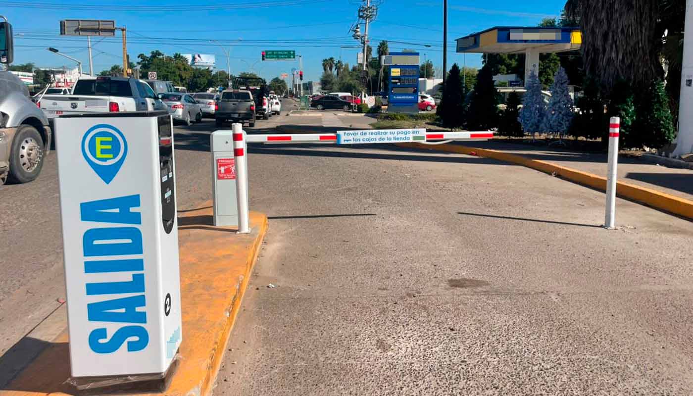 Pluma de acceso a estacionamiento en Los Mochis