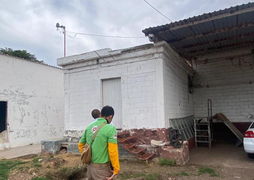 Personal de Protección Civil de Ahome identificaron que las abejas estaban dentro de una estructura metálica