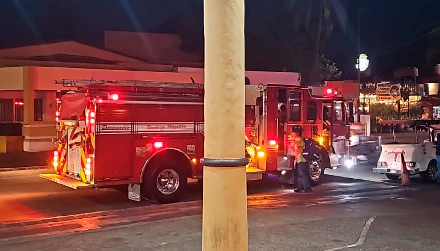 Rescatan a familia de turistas atrapada en elevador