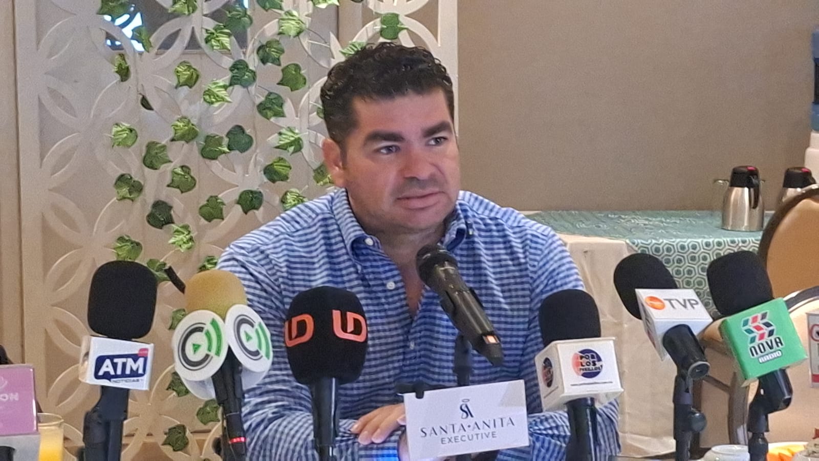 Rodolfo Valenzuela en rueda de prensa