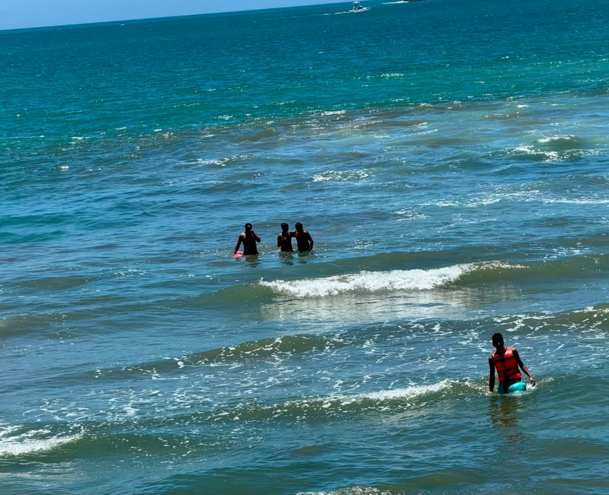 Salvavidas rescatan a seis bañistas en cuatro intervenciones