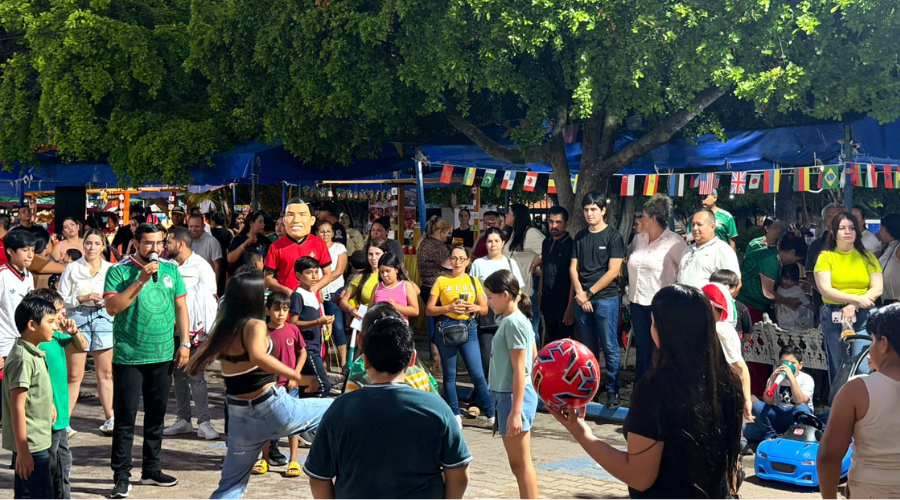Asistentes de San Ignacio disfrutan del evento 