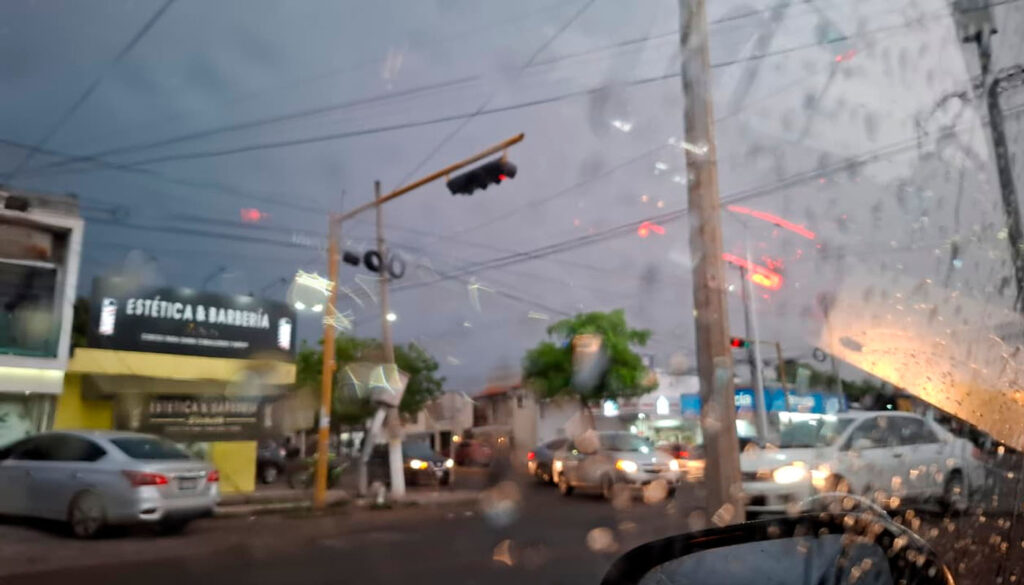 Se registran lluvias en Culiacán-2