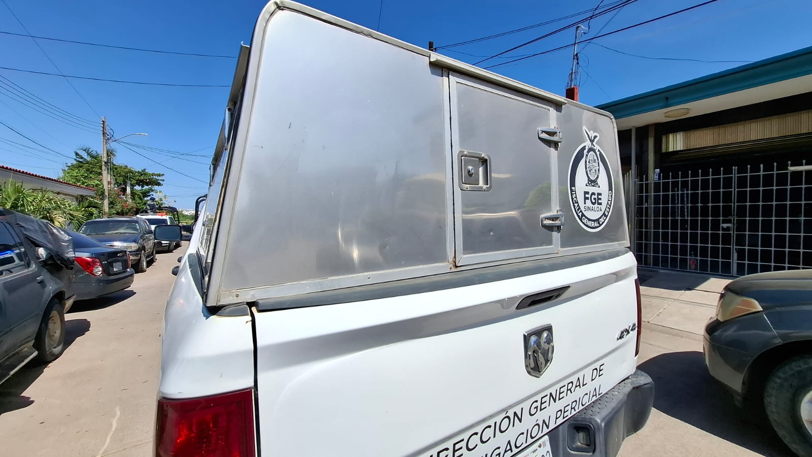 Localizan a hombre asesinado y cubierto con una sábana